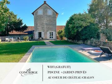 Cottage pour 10 personnes, avec vue ainsi que jardin et piscine à Château-Chalon