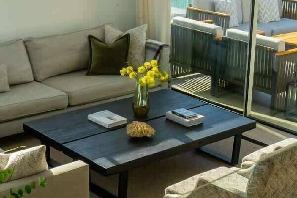 Villa Palm Beach, 5 bedroom villa with sea views and private pool in Torreblanca (Fuengirola), Fuengirola