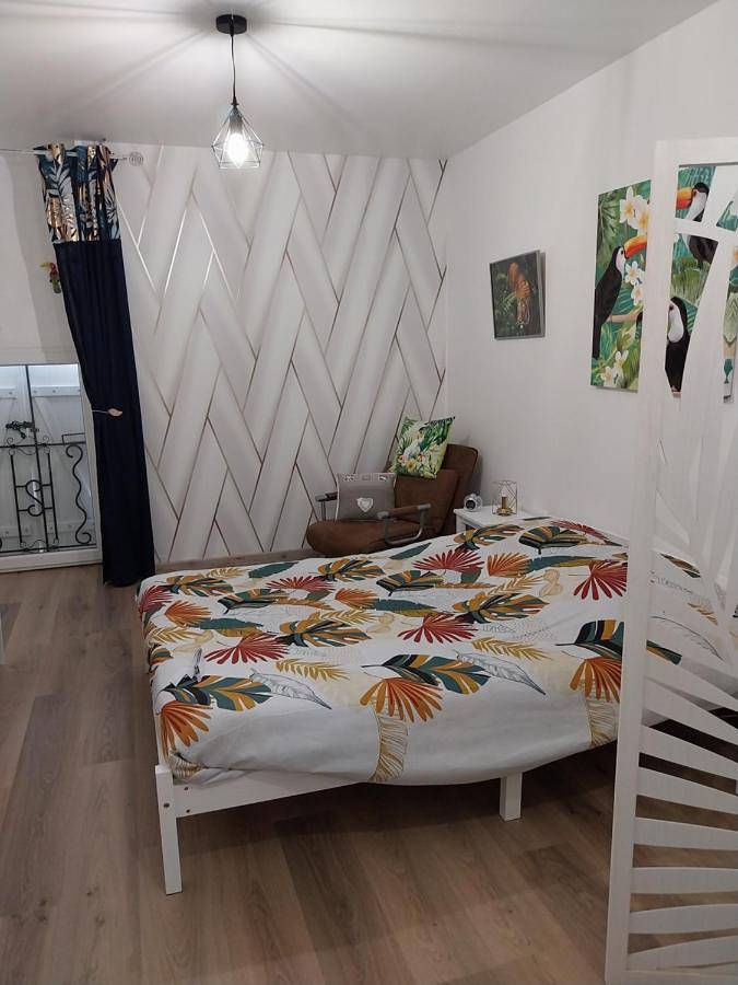 Chambre d’hôte pour 2 personnes, avec Terrasse et Jardin ainsi que Piscine et Vue