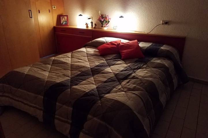Appartement entier, Jolie maison de vacances en bord de mer, entre l’hôtel Sheraton et l’hôtel Baia Verde. in Cannizzaro, Aci Castello