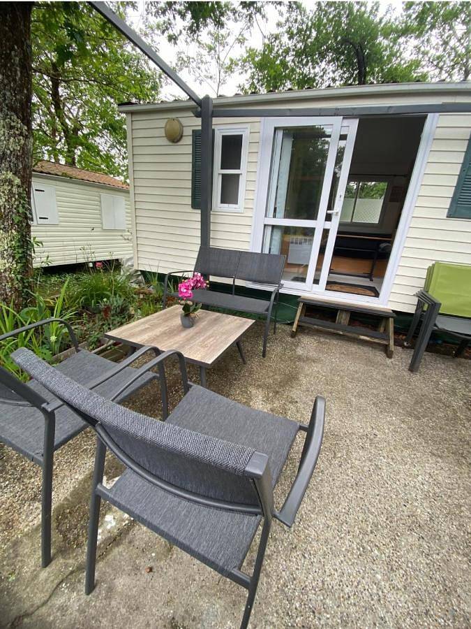 Camping pour 4 personnes, avec Terrasse et Jardin ainsi que Piscine et Vue