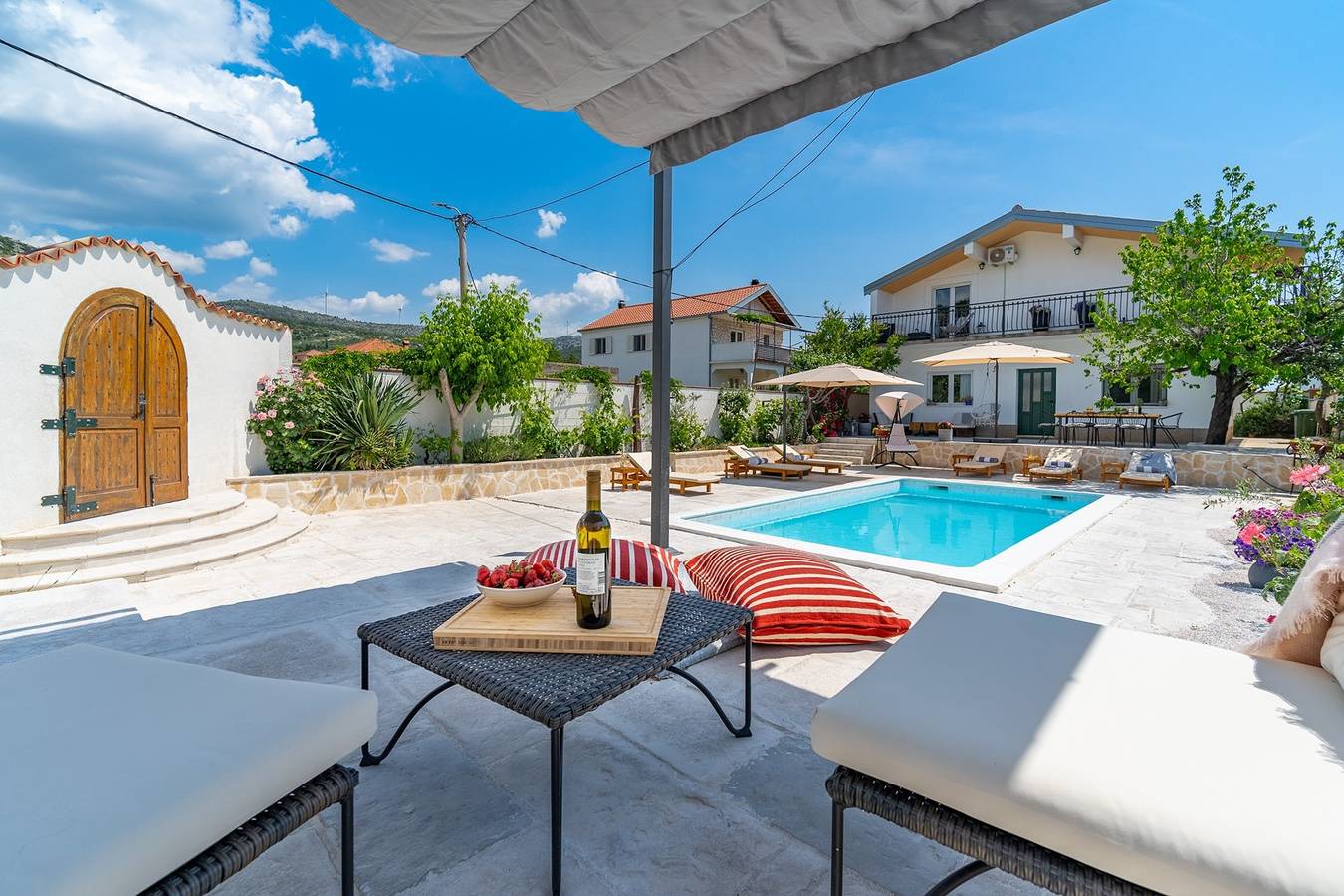 Villa Little Paradise with a private pool, 4 bedrooms, 2 living areas, 3km from the beach in Marina
 in Marina, Split-Dalmatia
