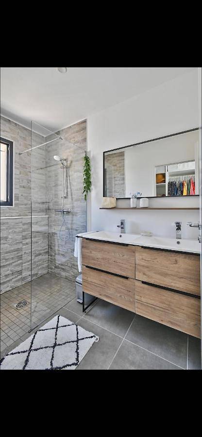 Location de vacances pour 4 personnes, avec terrasse ainsi que piscine et vue à Combaillaux - 4