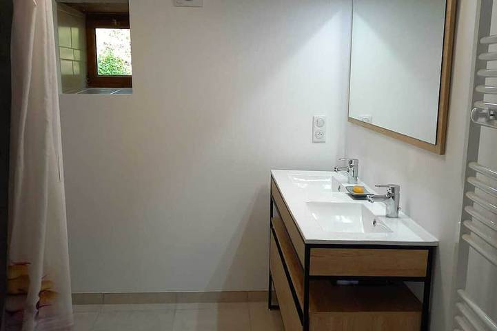 Location de vacances pour 6 personnes, avec terrasse ainsi que piscine et jardin à Sainte-Foy-de-Longas - 4