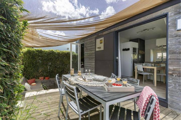 Camping pour 7 personnes, avec piscine ainsi que jardin et terrasse, animaux acceptés à Portiragnes