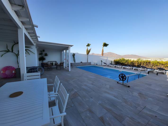 Villa für 9 Personen, mit Garten