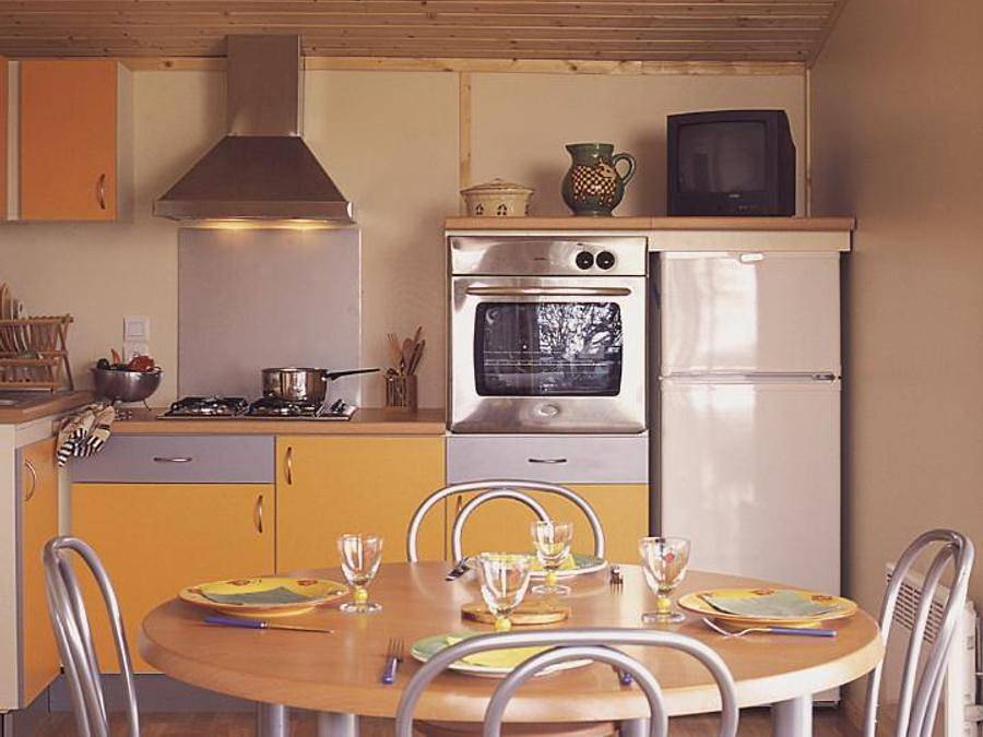 Flower Camping De la Plage - Chalet 6 persons - Confort 27m² 2 bedrooms + covered terrace 10m² - Tv* 4/6 pers in Saint-Cirq-Lapopie, Causses du Quercy Regional Nature Park