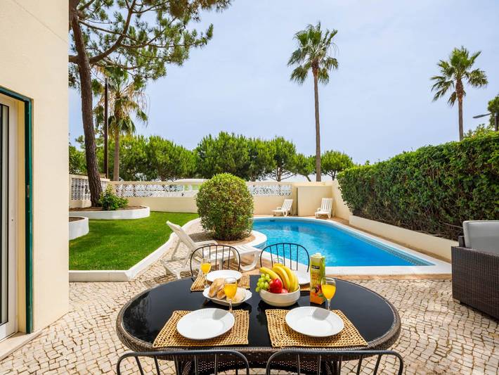 Villa pour 4 personnes, avec Vue sur l’océan et Balcon ainsi que Terrasse et Jardin dans Vale do Lobo