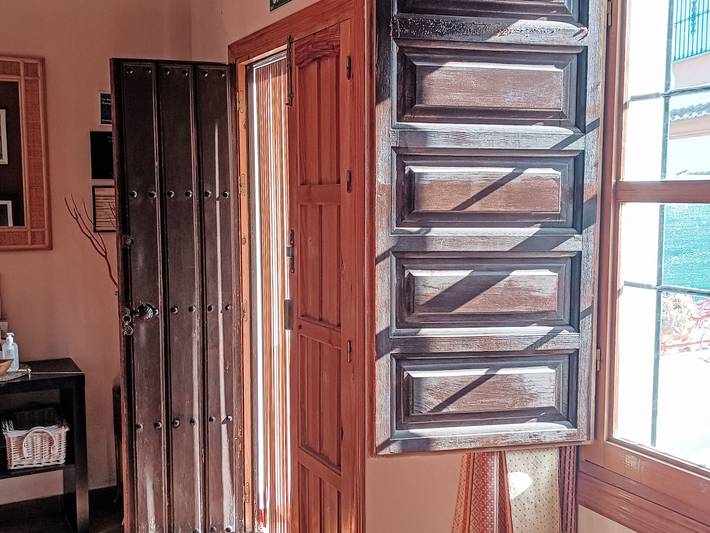 Cozy Mountain View Apt w/ Fireplace & Terrace in Los Romanes, Viñuela