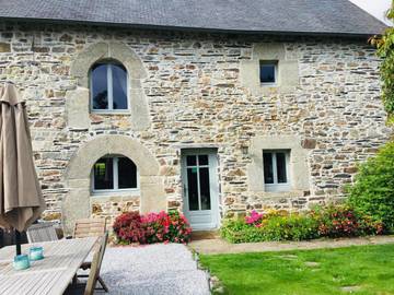 Gîte pour 8 personnes, avec jardin à Mûr-de-Bretagne