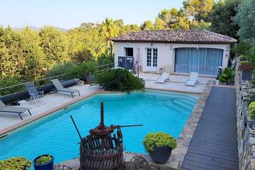 Gîte pour 2 personnes, avec jardin ainsi que piscine et terrasse à Le Cannet-des-Maures