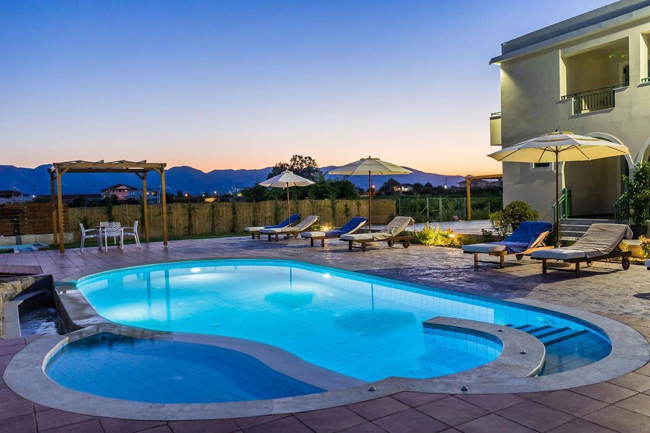 Villa Kampos with free heated pool, by Zantewize in Βανάτο, Ζάκυνθο