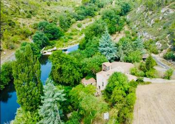 Location de vacances pour 15 personnes, avec vue et jardin à Lagrasse