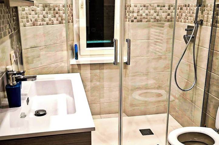 Appartamento intero, Accogliente appartamento 40 mq.  e ben collegato con mezzi pubblici in Casal Morena, Roma