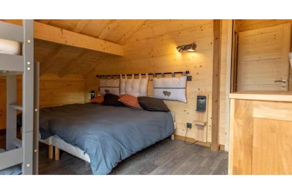 Chalet en bois au cœur du Jura à 5min de la plage de Clairvaux in Saint-Maurice-Crillat, Jura Francais