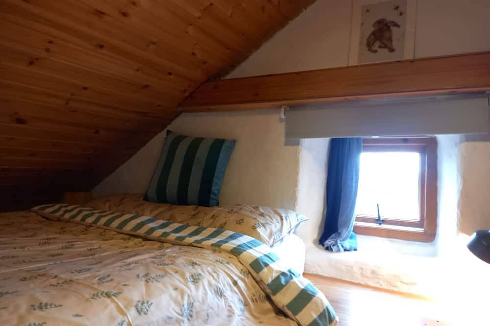 Peaceful holiday cottage central to places of interest. Free Wifi and parking in County Clare