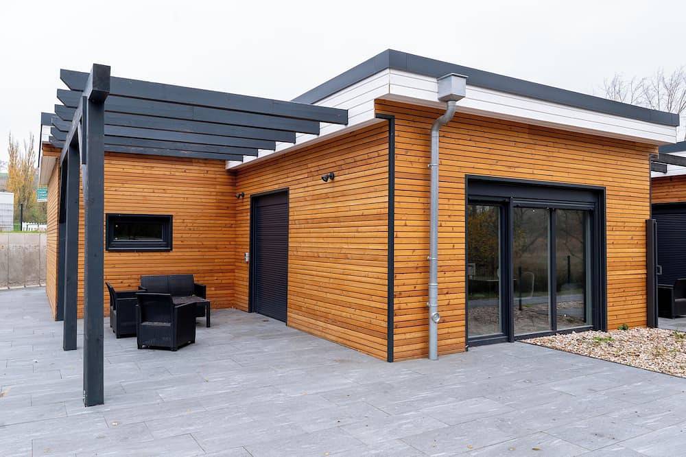 Haus 2: 8 hochwertige Ferienhäuser mit privater Sauna & Jacuzzi am Süßen See in Seegebiet Mansfelder Land, Saale-Unstrut