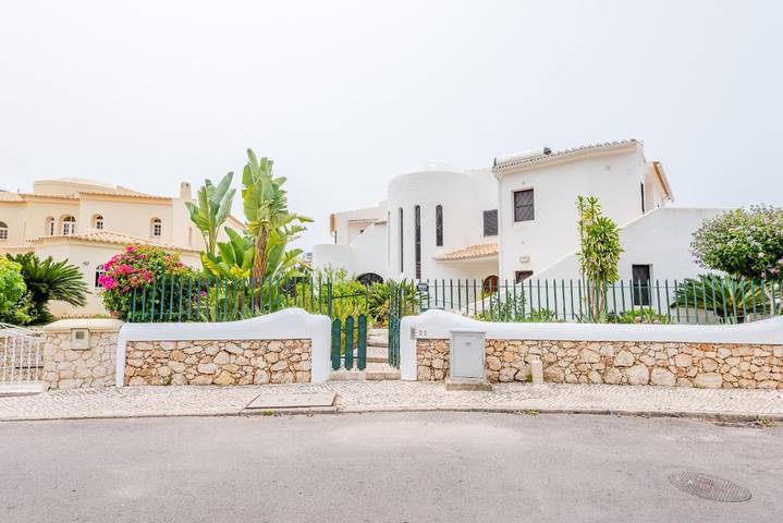 Villa voor 8 personen, met Balkon en Tuin in Praia da Rocha