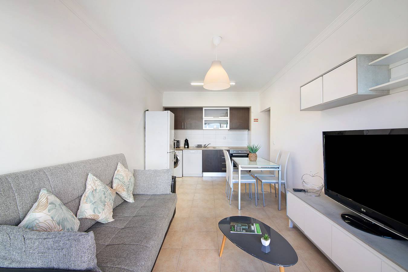 Ganze Wohnung, Ferienwohnung "Portimão" mit Bergblick, Gemeinschaftspool und Wlan in Praia da Rocha, Portimão