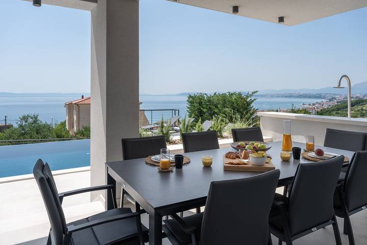 Ferienhaus für 9 Personen, mit Balkon/Terrasse und Pool in Podstrana - 4