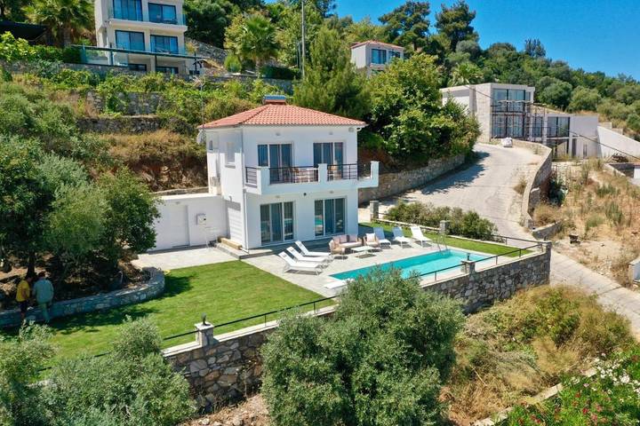 Villa für 6 Personen, mit Pool und Garten sowie Ausblick und Balkon auf Thassos