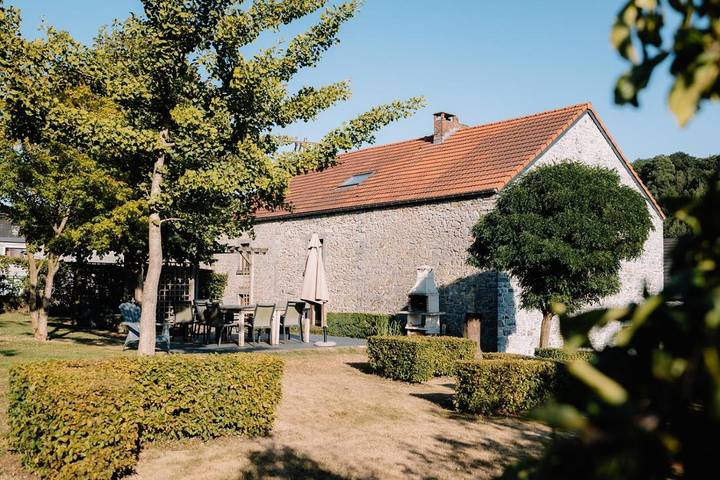 Location de vacances pour 14 personnes, avec jardin et terrasse à Mettet - 2