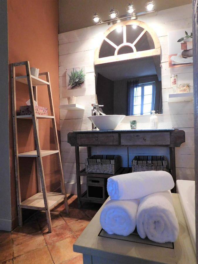 Location de vacances pour 4 personnes, avec vue ainsi que piscine et jardin à Floure - 4