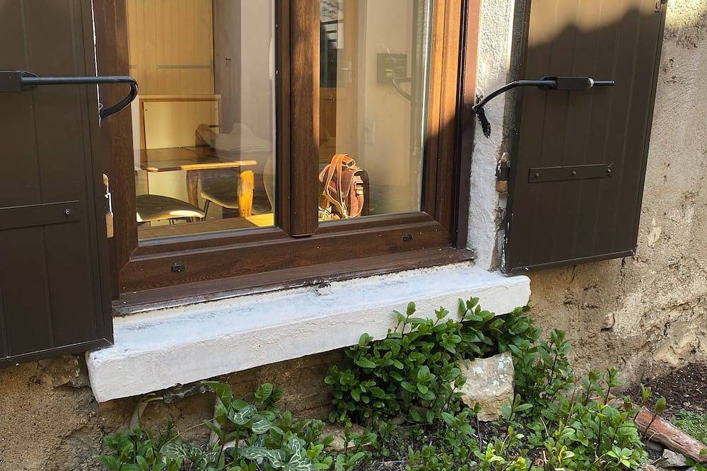 Eleganse, spacious house, near Lyon in Anse, Beaujolais