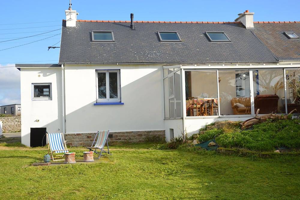 Sea view house with garden 100m from the beach in Lampaul-Plouarzel, Región de Brest