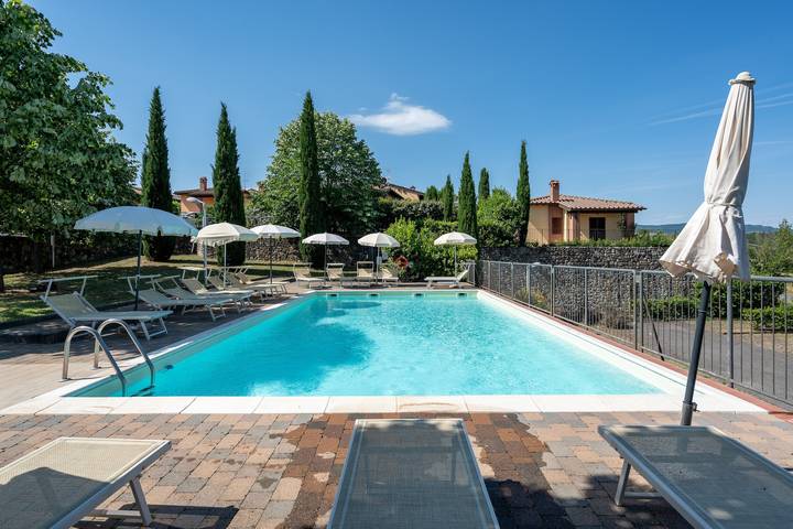 Entire apartment, Apartment 'Terrazza Sulla Val D'Orcia' with Shared Pool, Private Terrace and Wi-Fi in Radicofani, Val d'Orcia