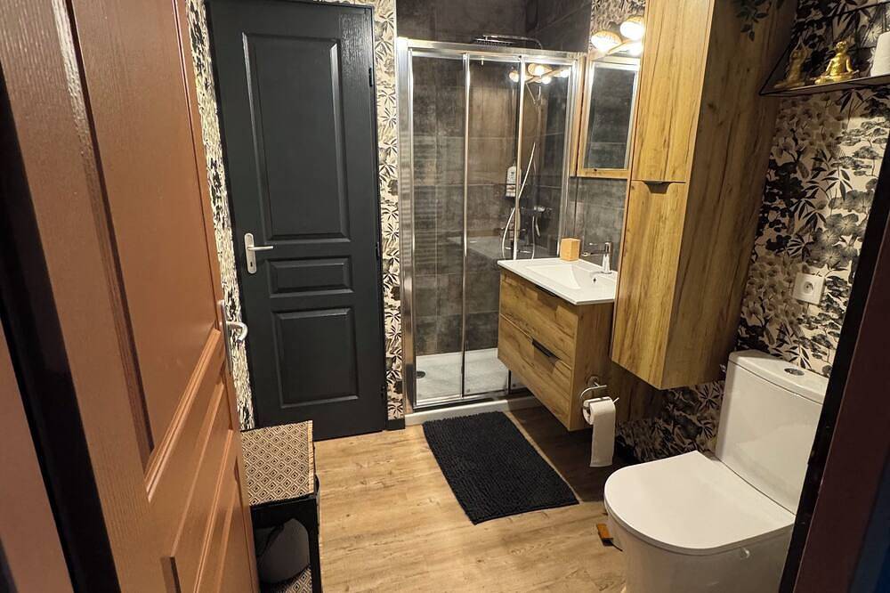 Entire apartment, Chinatown Dreams by Mimi in Dole, Jura