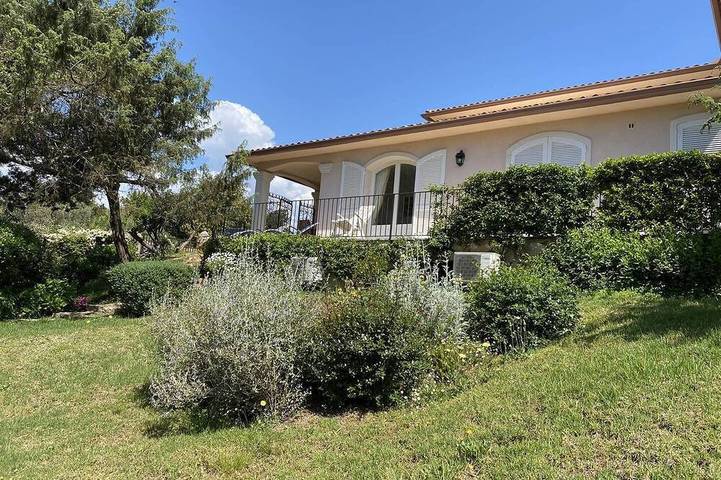 Gîte pour 4 personnes, avec terrasse dans Plage Cala Rossa