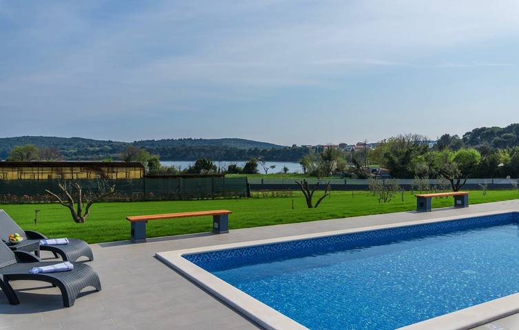 Ferienwohnung für 6 Personen, mit Garten und Meerblick sowie Pool in Medulin - 3