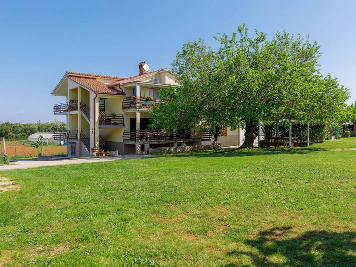 Vakantiewoning voor 4 personen, met Terras en Tuin in Savudrija