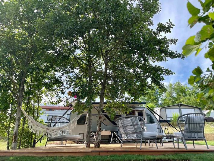 Camping für 4 Personen, mit Terrasse und Garten sowie Seeblick und Ausblick in den Masuren - 4