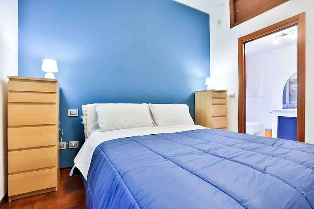 Entire apartment, A cozy and spacious 83 square meters apartment, perfect for four people, located on the fourth floor of a building with an elevator (Not accessible to guests with disabilities).The property enjoys an excellent seafront location: our guests can reach the in Pozzuoli, Naples Province