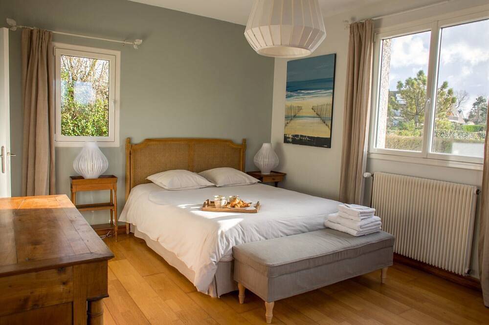 House with terraces and unobstructed view of the beach with direct access in Saint-Aubin-sur-Mer (Calvados), Caen region