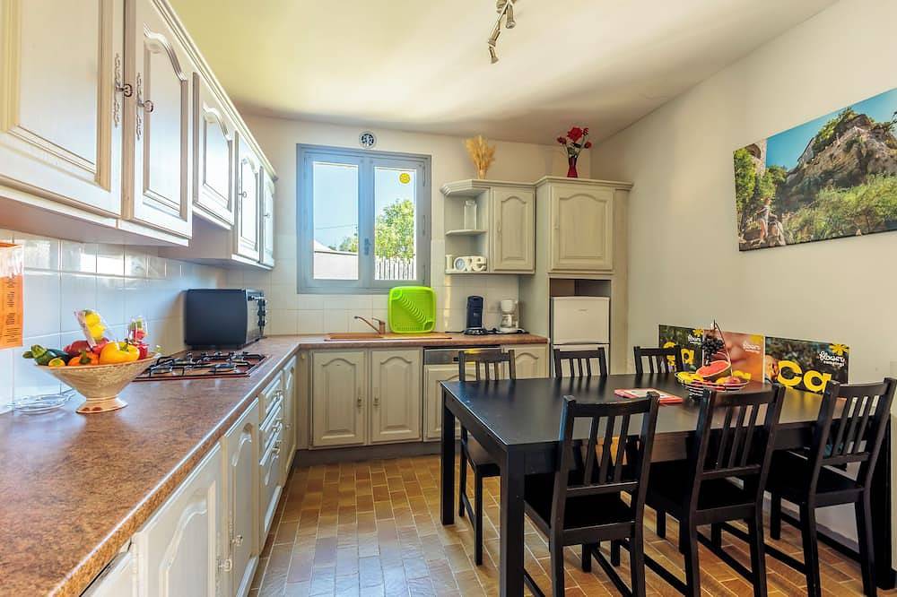 Belle maison avec 2 chambres pour 8 personnes au Camping les Paillotes à Ruoms in Ruoms, Ardèche