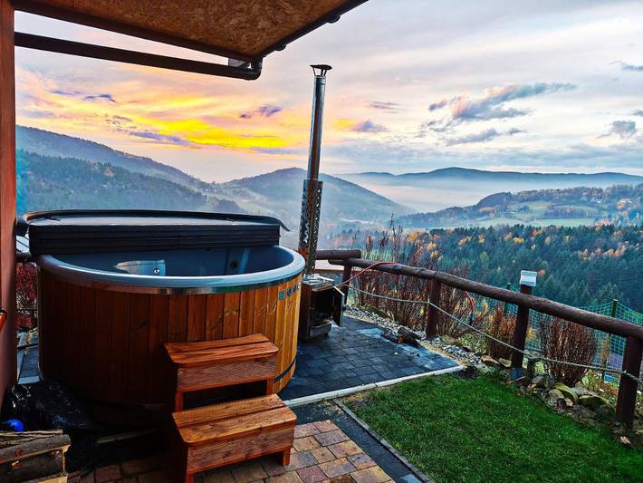 Apartament wakacyjny dla 8 osób, z Jacuzzi i Taras oraz Ogród i Basen w Laskowa - Kamionna