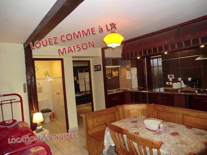 Gîte pour 4 personnes, avec vue ainsi que vue sur le lac et jardin à La Chapelle-devant-Bruyères - 2