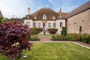 Location de vacances pour 12 personnes, avec terrasse et jardin à Saulieu