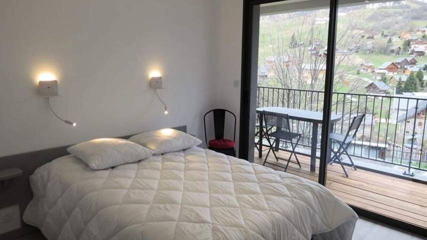 Gîte pour 9 personnes, avec balcon dans Office De Tourisme Des Albiez - 3