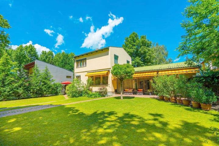 BnB für 13 Personen, mit Ausblick und Pool sowie Garten am Balaton