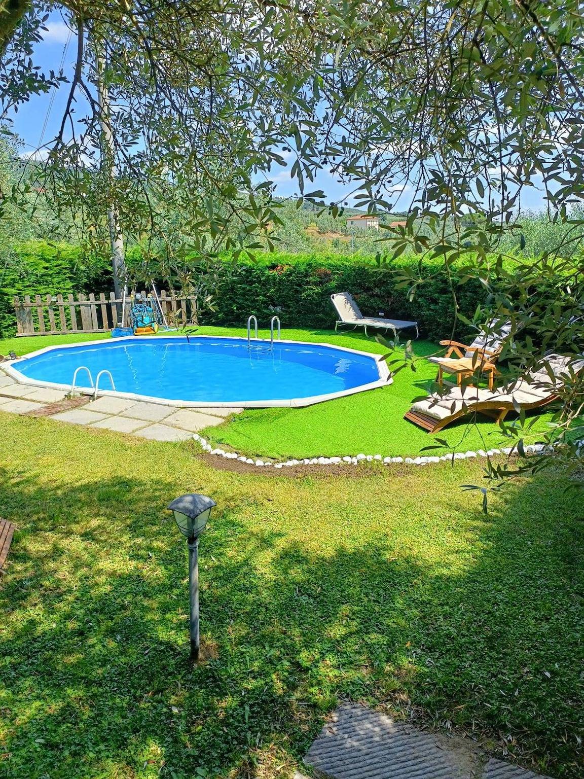 Entire apartment, Apartment 'Il Glicine' with Shared Pool, Wi-Fi and Air Conditioning in Vinci, Florence Province