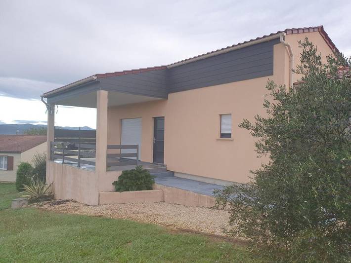 Maison de vacances pour 6 personnes, avec Balcon et Terrasse ainsi que Jardin et Piscine