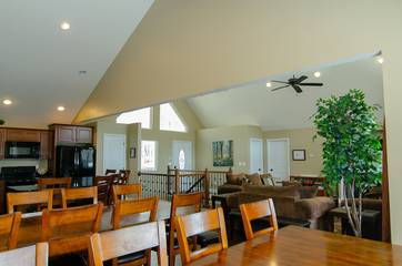 Vacation House for 28 Guests in Norris Lake, Tennessee, Picture 4