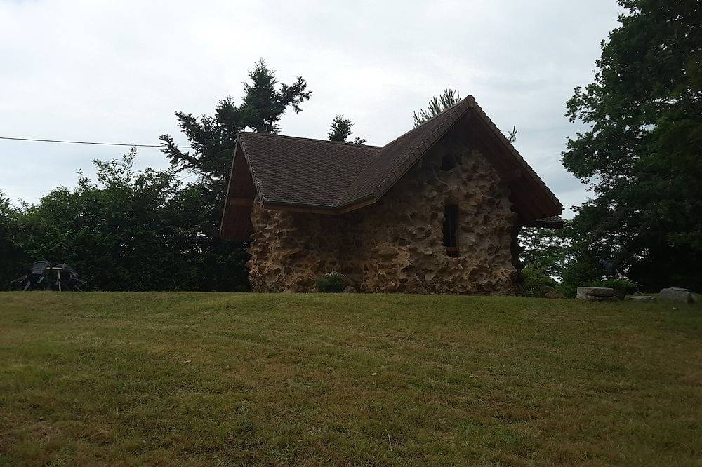 Petite maison en pierre des plus insolites à la campagne in Habas, Région de Dax