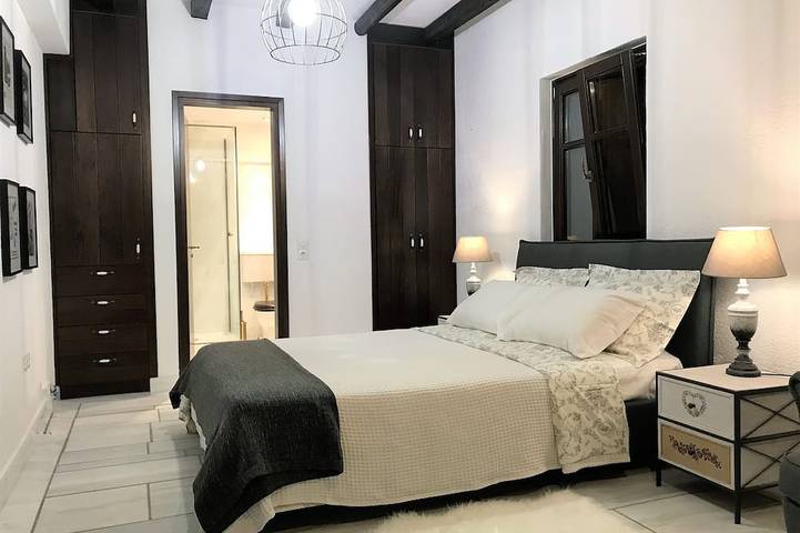 Ferienhaus für 10 Personen, mit Balkon und Whirlpool sowie Garten in Gythio - 2