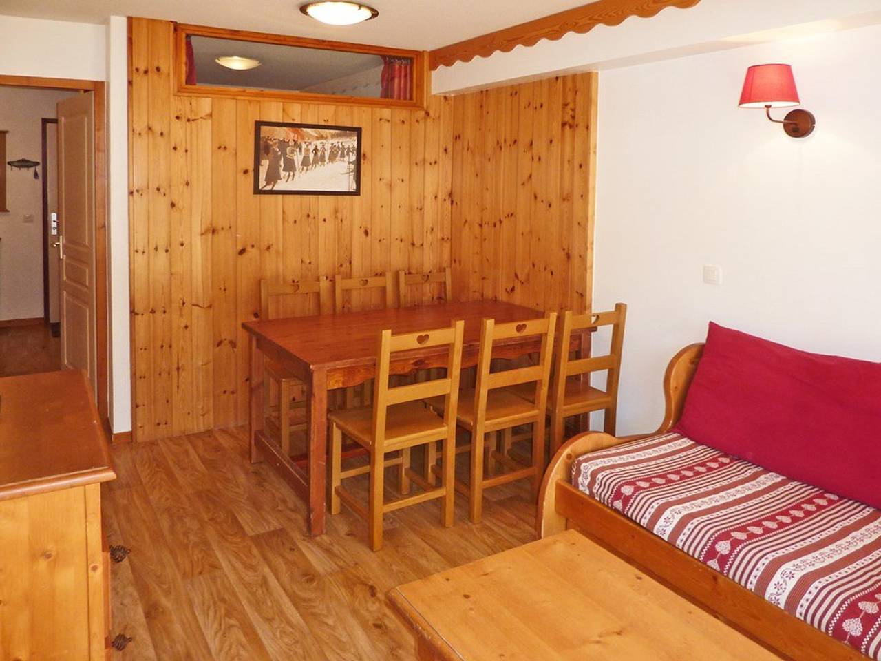Entire apartment, Les Orres 1800: apt for 6, heated pool, sauna, ski-in/ski-out in Les Orres, Écrins National Park