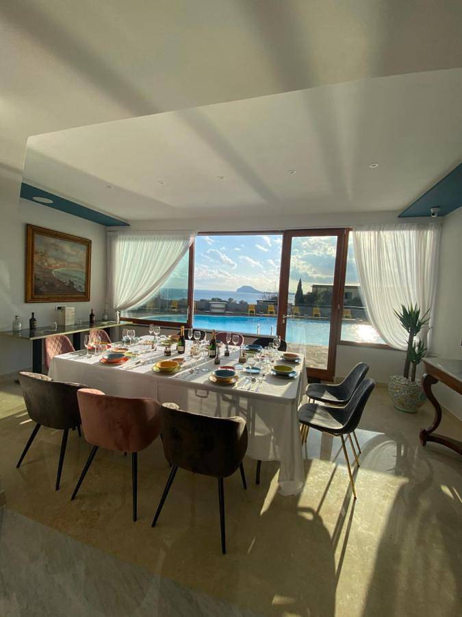 Villa Tito Livio - The Gulf Horizon Capri - Luxury Villa with Panoramic Pool & Capri View in Pozzuoli, Napoli e dintorni